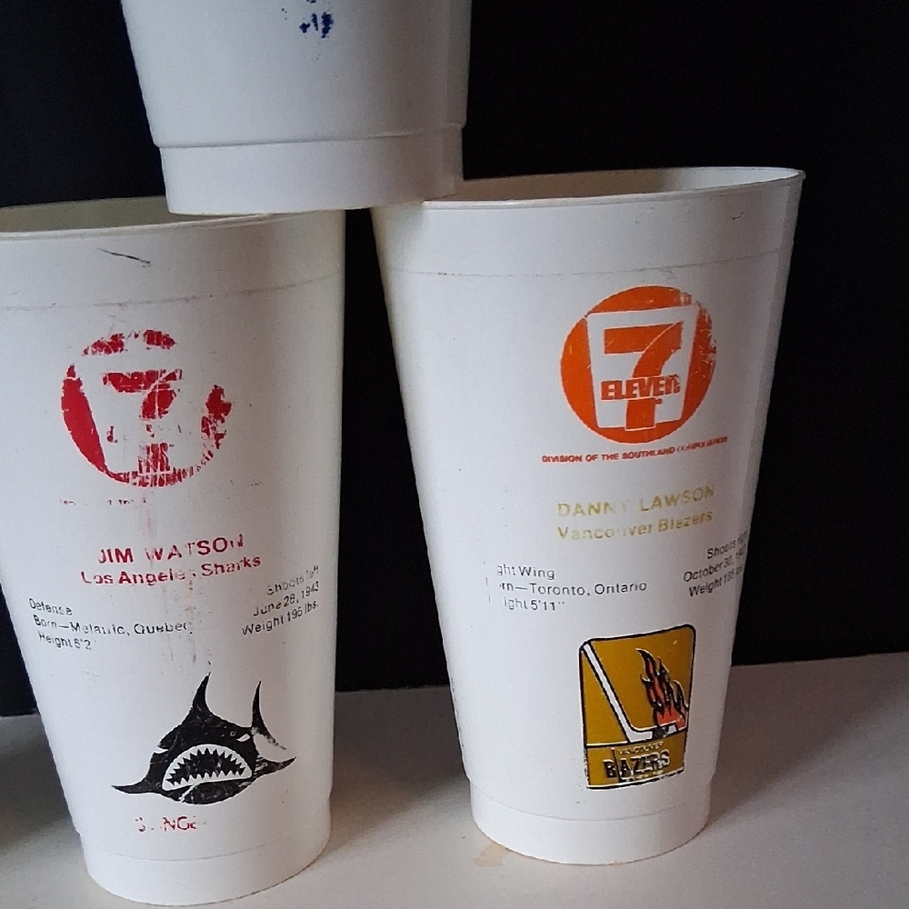 Vintage WHA Illustrated White and Orange Cups Set - Picture 16 of 16